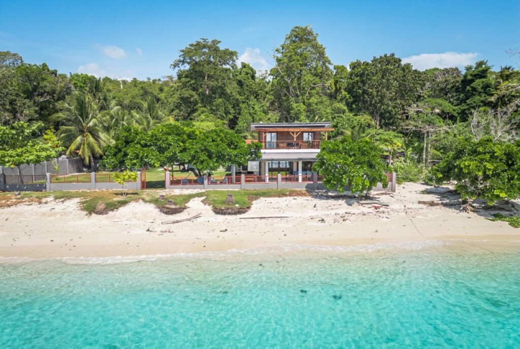 mard beach house hero turquoise